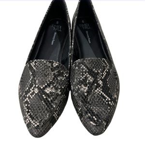 Time and Tru Dark Gray Snake Print Feather Pointed Toe Flats Size 6